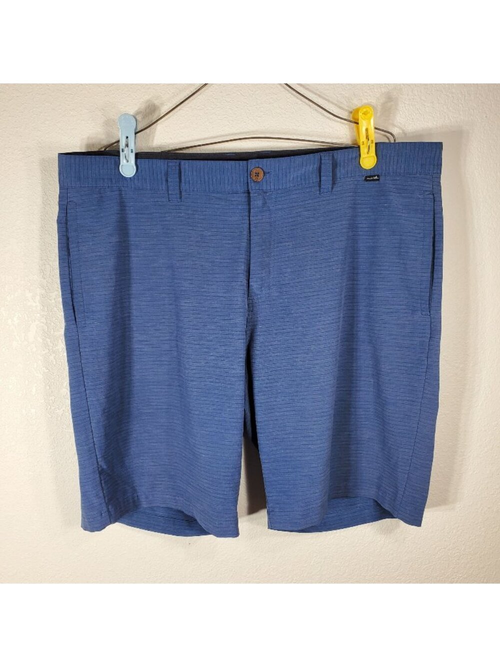 Travis Mathew Mens Chino Golf Shorts Size 40 Blue Striped Casual Hybrid Performa